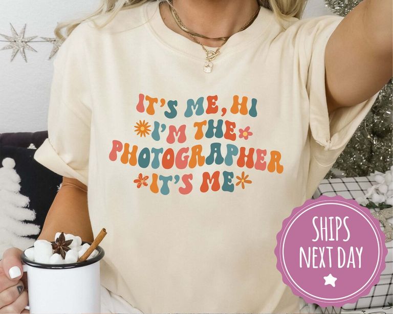 Photographer T-shirt "It's Me Hi, I'm the Photographer It's Me" 